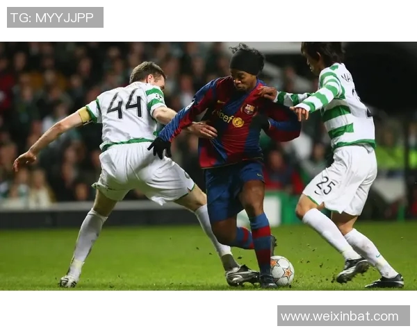 喜爱穿长袖球衣的足球明星们如何通过独特风格展示个性与竞技精神 喜爱穿长袖球衣的足球明星们如何通过独特风格展示个性与竞技精神