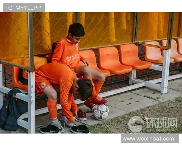 足球捡球球星卡通版形象集锦 展现激情与创意的动感瞬间